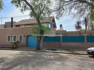 Vendo hermosa casa de 4 dormitorios con pileta en Barrio Belgrano, Cipolletti