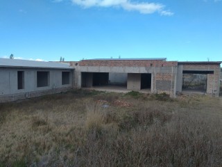 Casa a terminar en barrio residencial Quintas del Sauzalito, Cipolletti