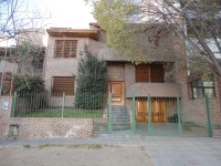 En venta excelente casa Nivel Gerencial en pleno centro de Neuquen Capital