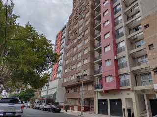 Departamento En Venta 2 Dormitorios en el centro de la ciudad de Neuquén sobre calle Carlos H Rodríguez 556. A solo 5 cuadras de Avda. Argentina y a una de la plaza Julio A Roca.