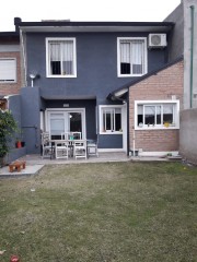 Duplex de 3 dormitorios en barrio residencial Rincón Lindo II, Cipolletti