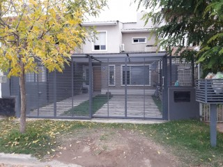 Duplex de 3 dormitorios en barrio residencial Rincón Lindo II, Cipolletti