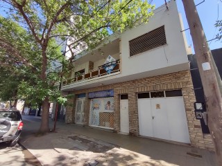 En venta Casa A Refaccionar APTA DESARROLLO (400m2 Lote) Centro Cipolletti.