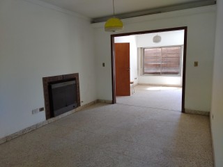 En venta Casa A Refaccionar APTA DESARROLLO (400m2 Lote) Centro Cipolletti.