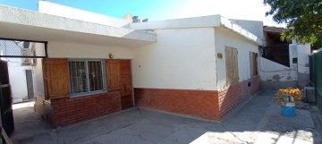 OPORTUNIDAD! 2 Casas En Venta / Aramburu 1600 - Cipolletti