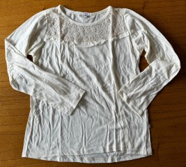 vendo remera de niña con detalle broderie