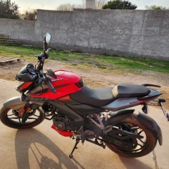 Moto Rouser NS200