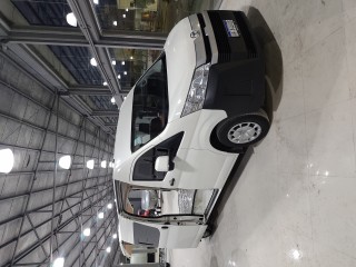 TOYOTA HIACE L2H2 AUTOMÁTICA CVT JAPONESA