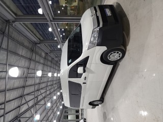 TOYOTA HIACE L2H2 AUTOMÁTICA CVT JAPONESA