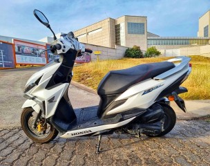 VENDO / PERMUTO / FINANCIO HONDA ELITE 2018 .