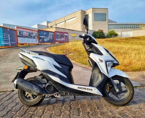 VENDO / PERMUTO / FINANCIO HONDA ELITE 2018 .