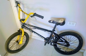 BICICLETA VENZO CUBE (Como Nueva)