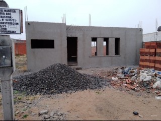 Terreno 10 x 30 con casa en construccion