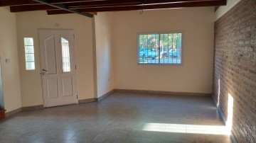 Vendo o permuto casa estrenar en Barrio E. Mosconi - Gral. Roca