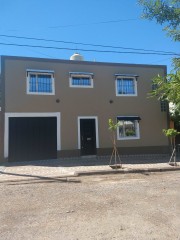 VENDO CASA en Neuquén Capital, con Papeles al dia,Apto para Crédito Hipotecario y VEP, (Verificación Estado Parcelario)