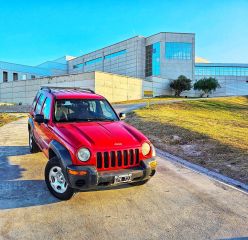 VENDO / PERMUTO / FINANCIO JEEP CHEROKEE 4x4 2.4 NAFTA 2004