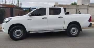 VENDO TOYOTA HILUX 2017 4X2