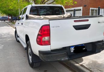 VENDO TOYOTA HILUX 2017 4X2