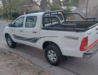 Vendo HILUX SR 4x4 DC 2008 Telenfono 2984651093