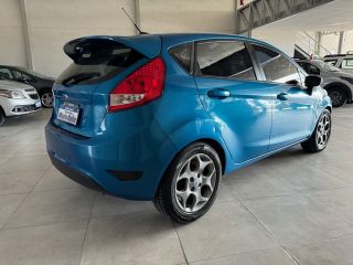 FORD FIESTA KINETIC DESIGN TITANIUM MT Año 2013