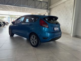 FORD FIESTA KINETIC DESIGN TITANIUM MT Año 2013