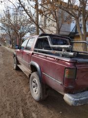 VENDO HILUX 4X4 CABINA DOBLE MOD. 2000.