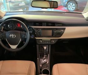 Toyota Corolla SEG 2017 59.000 Cuero Camel