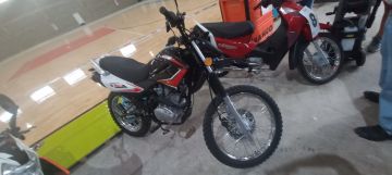 VENDO MOTO MCA MOTOMEL  MOD.  SKUA 150 CC.   0 KM.  incluye patentamiento