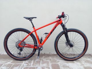 Bicicleta KTM carbono 29