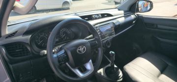 Vendo toyota hilux 4x4 cabina. Simple