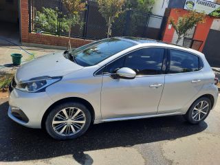 SOLO VENDO " PEUGEOT 208 FELINE"