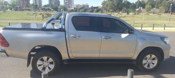 Vendo Toyota HILUX SR 2019 4*2