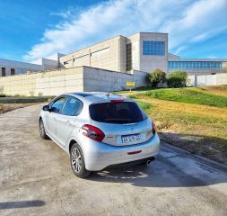 VENDO / PERMUTO / FINANCIO PEUGEOT 208 2016