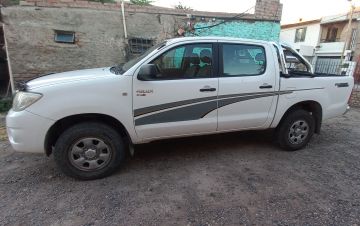 TOYOTA HILUX 2011