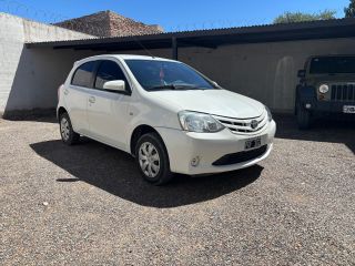 TOYOTA ETIOS XS 2016