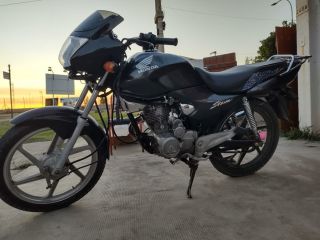 VENDO  HONDA STORM 2012  15.000 KM