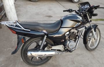 VENDO  HONDA STORM 2012  15.000 KM